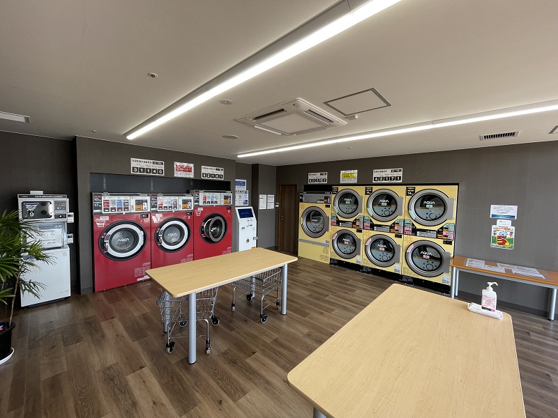 消費者のニーズに応えるため、新たにコインランドリー事業部を設立。サービスの近代化を図り、巴屋の「洗濯」事業をさらに拡大していく。