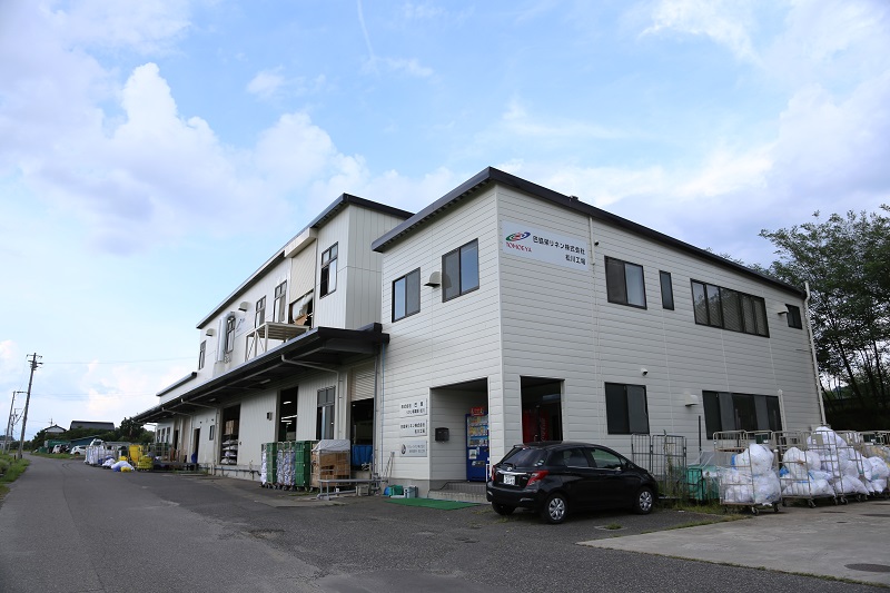 2010年に稼働を開始した松川工場は医療関連サービスマークを取得し、病院基準寝具を中心とした生産工場となる。２つの工場を統合した入間工場は生産力を拡大し、関東エリアのさらなる顧客獲得へと繋がった。
